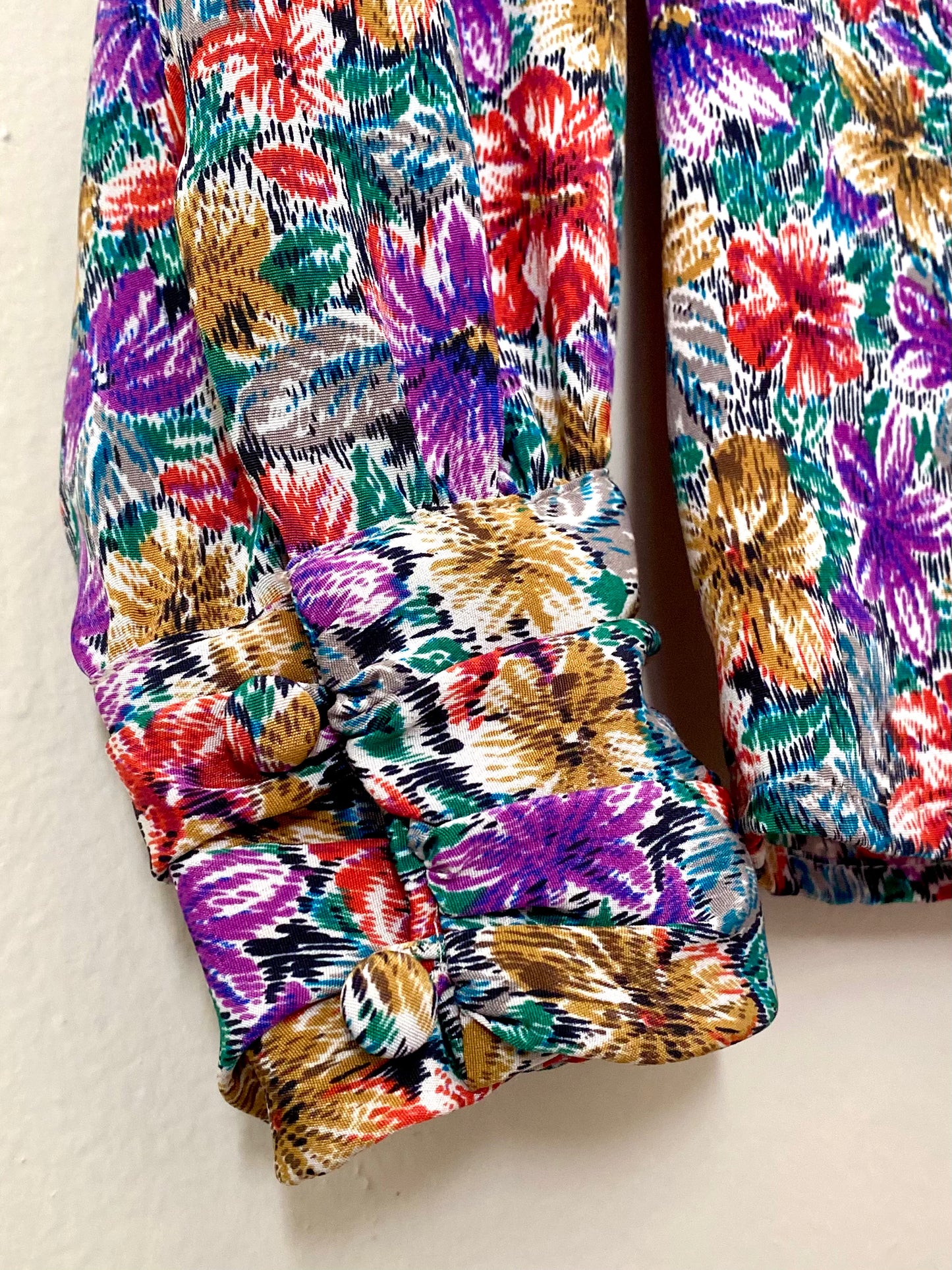 VINTAGE FLORAL RUCHED TURTLENECK BLOUSE