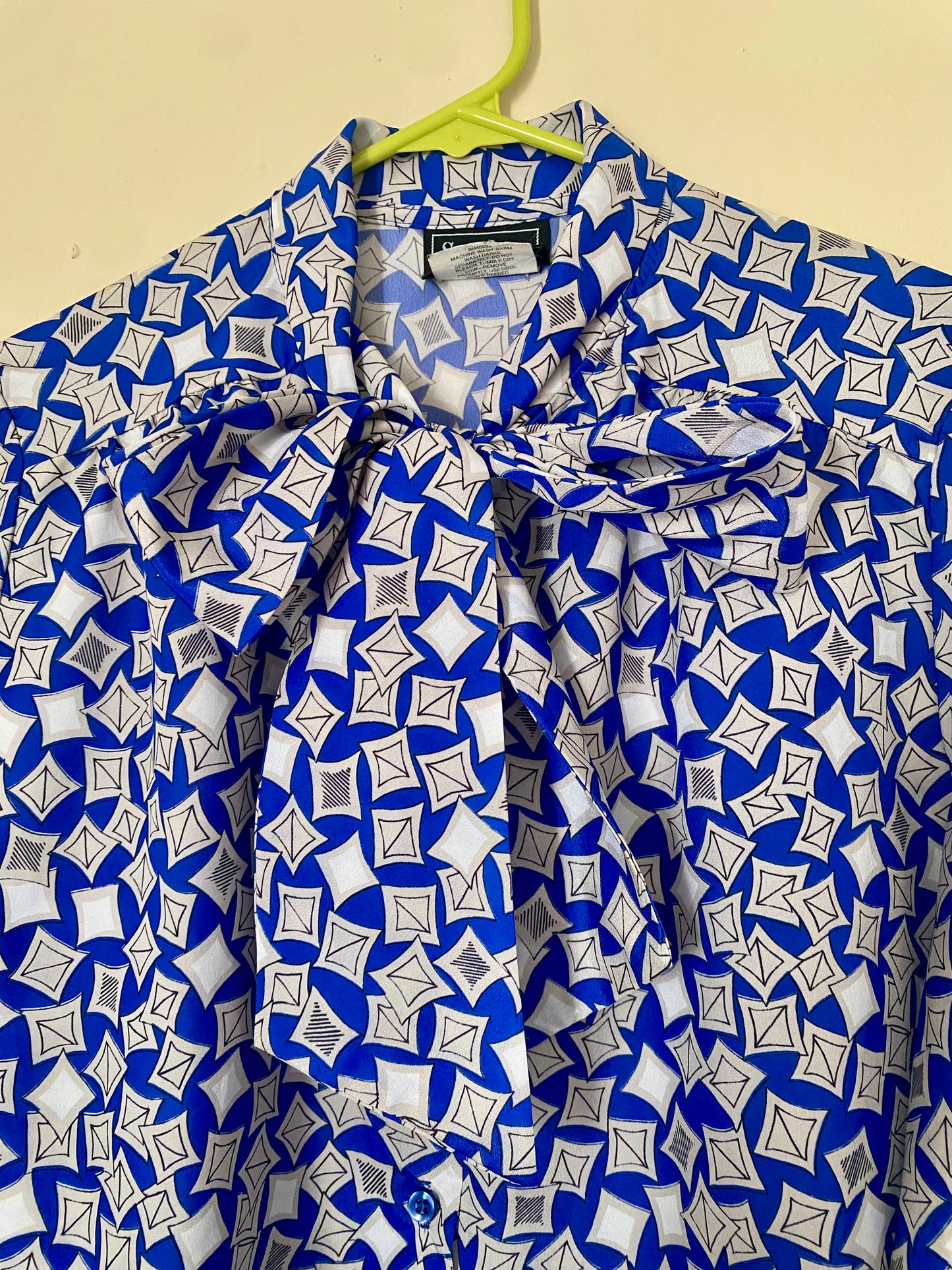 VINTAGE ROYAL BLUE ABSTRACT KITE PATTERN BLOUSE