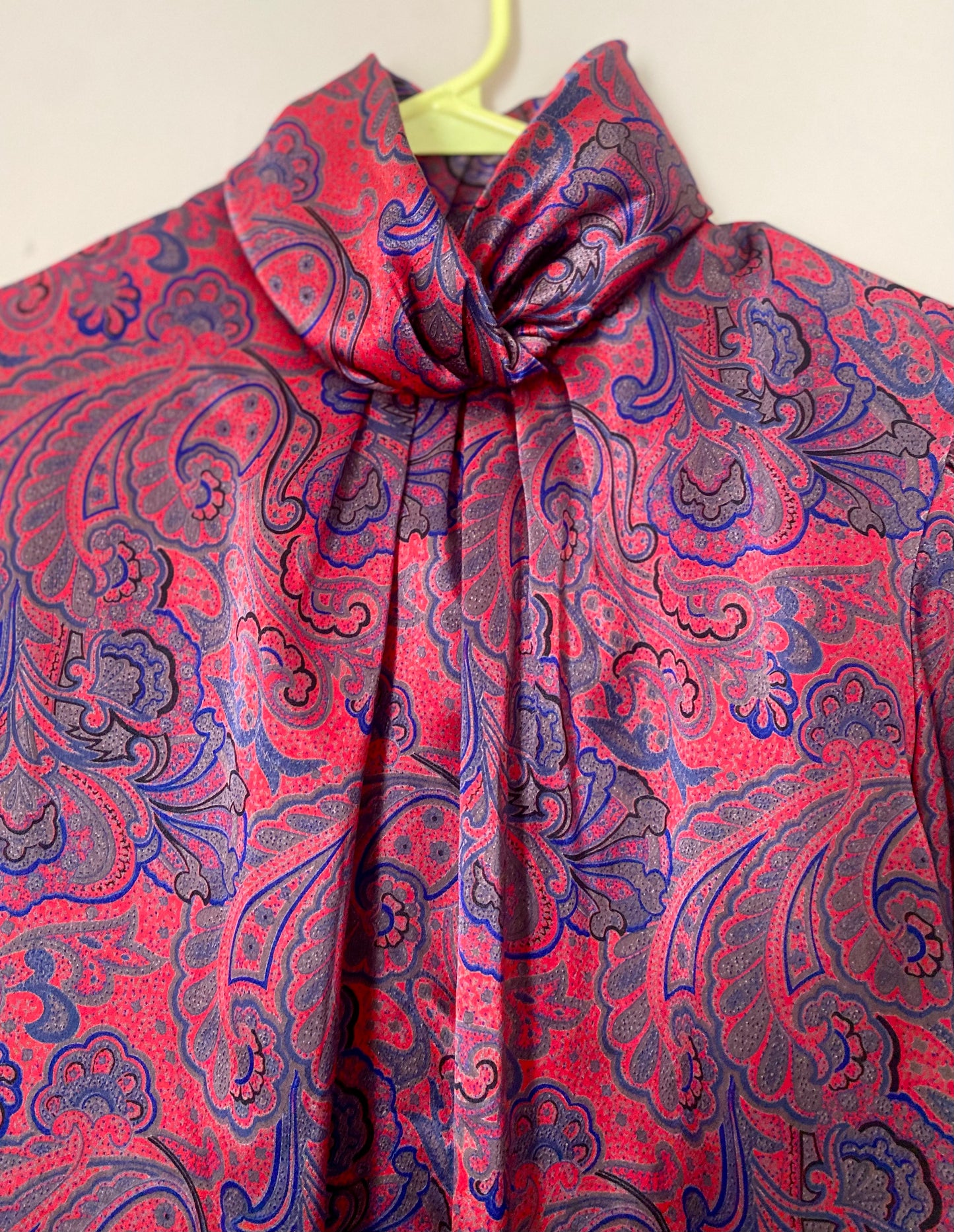 VINTAGE SILKY RED PAISLEY RUCHED TURTLENECK BLOUSE