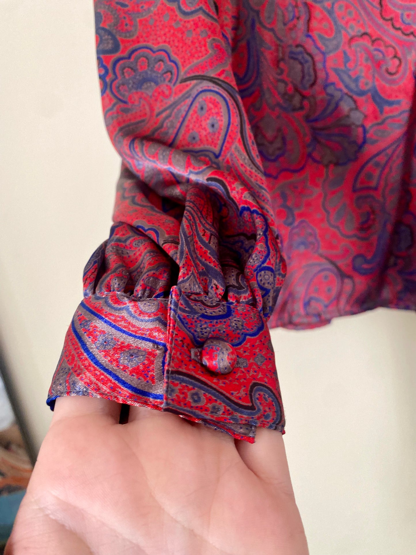 VINTAGE SILKY RED PAISLEY RUCHED TURTLENECK BLOUSE
