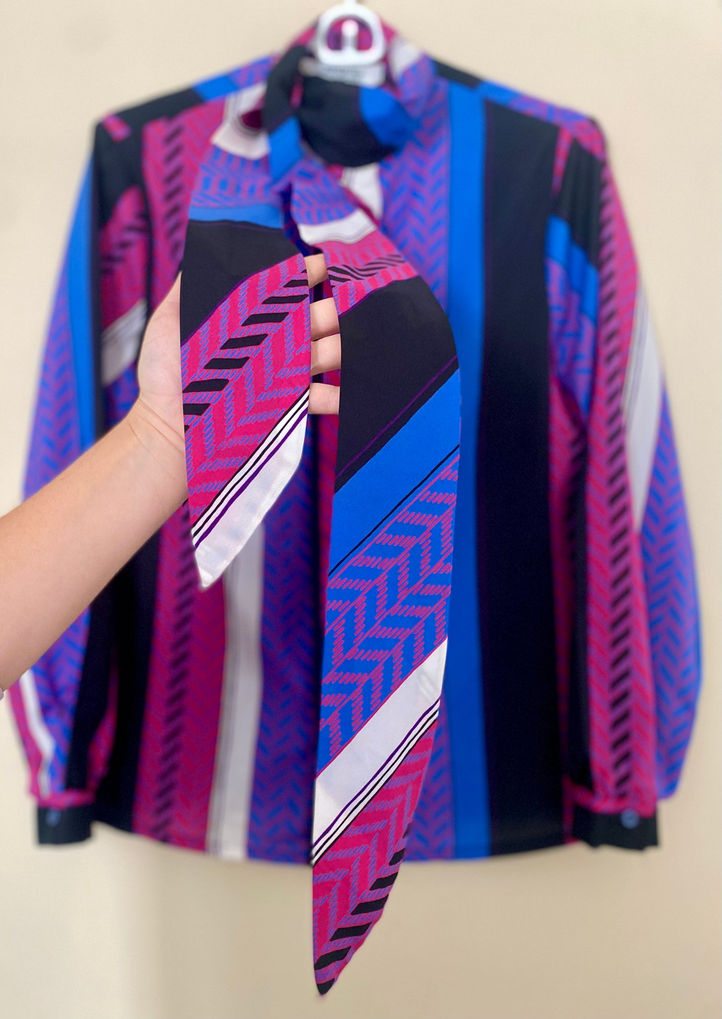 VINTAGE GEOMETRIC TIE-NECK BLOUSE BLOUSE