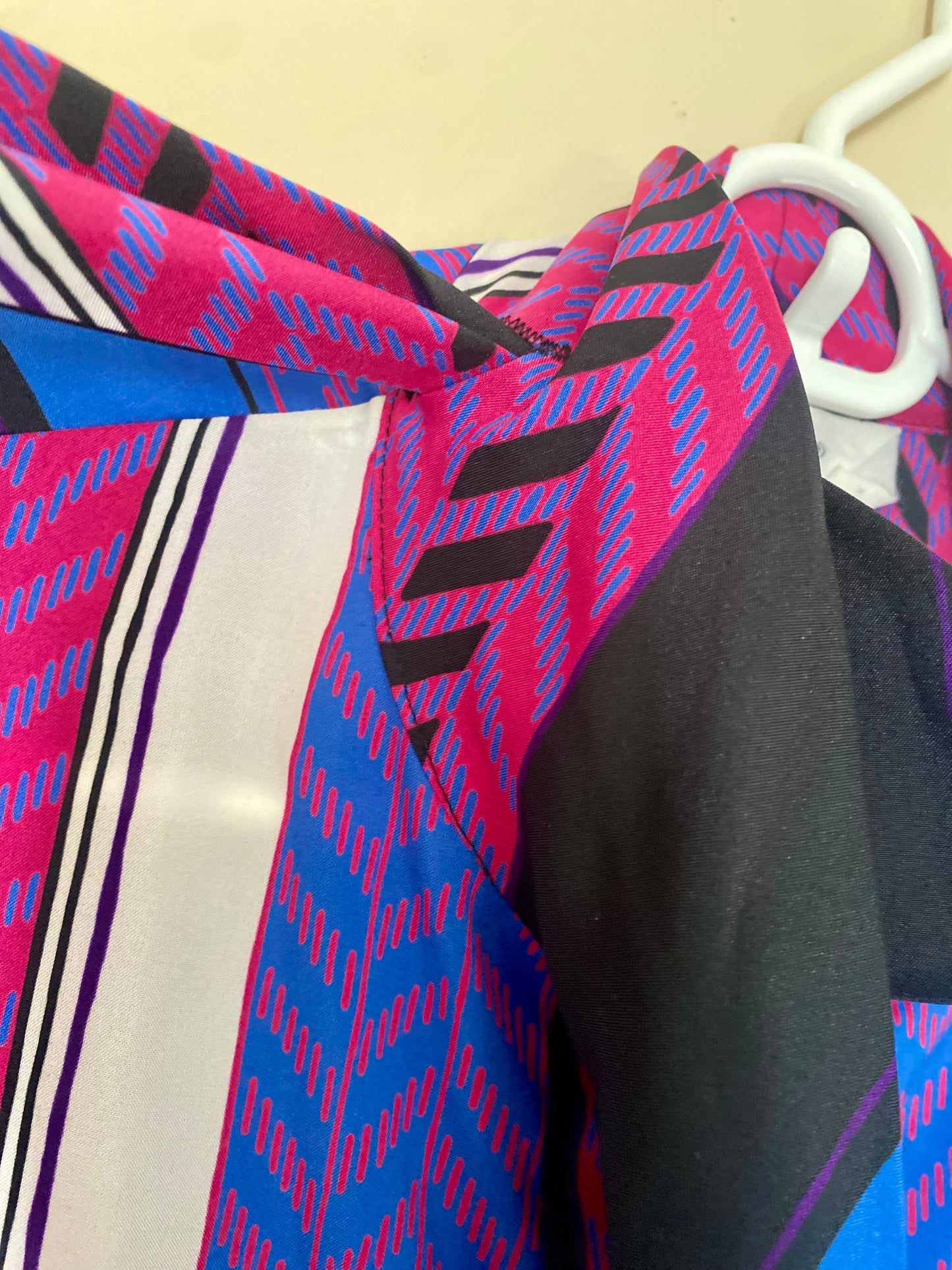 VINTAGE GEOMETRIC TIE-NECK BLOUSE BLOUSE