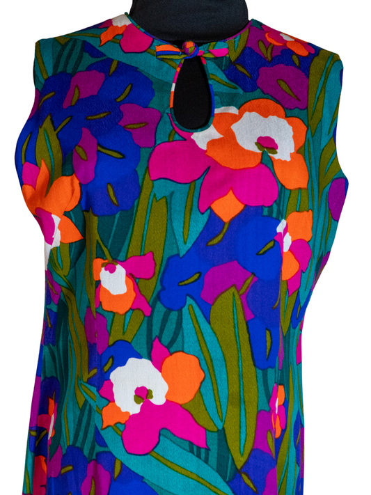 Pretty in Paradise: Vibrant Floral Keyhole Maxi Dress