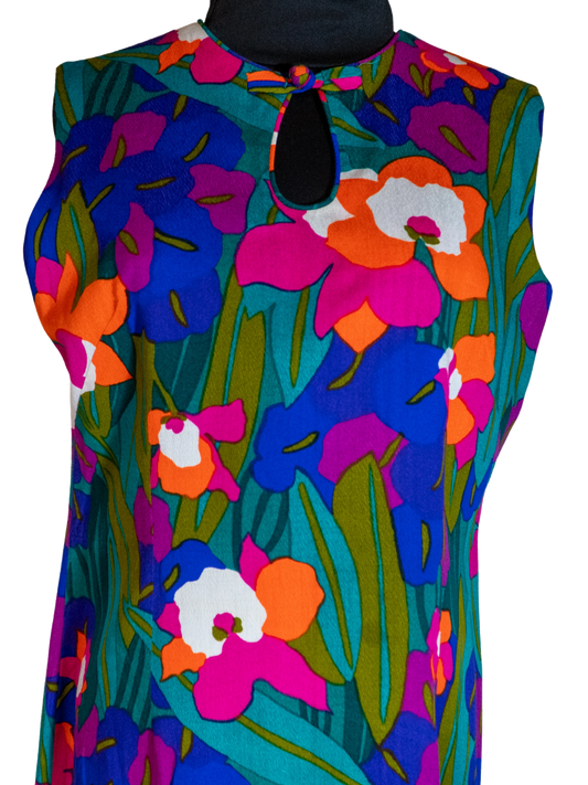 Pretty in Paradise: Vibrant Floral Keyhole Maxi Dress